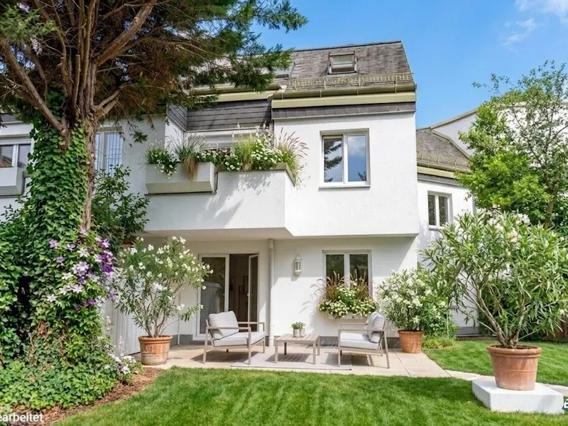 Exklusiv saniertes Reihenhaus in bester Döblinger Wohnlage  mit 5 Schlafzimmern und schönem Garten