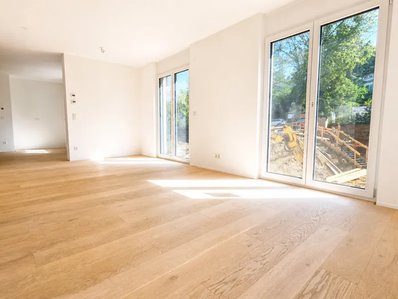 Erstbezugwohnung mit Balkon! Pool im Gemeinschaftsgarten!