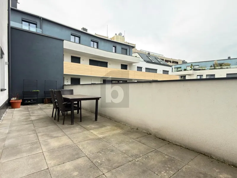 NEUWERTIG IN TOP ZENTRALER RUHELAGE MIT 30 QM BALKON!!