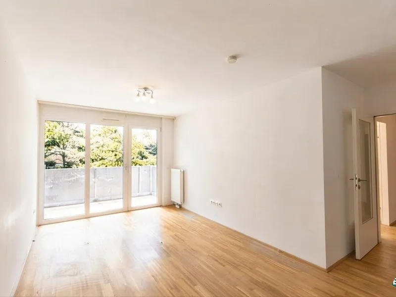 Charming 2-Room Apartment with Balcony and Storage Room on the 3rd Floor (Elevator Access) – Close to Tram Stop