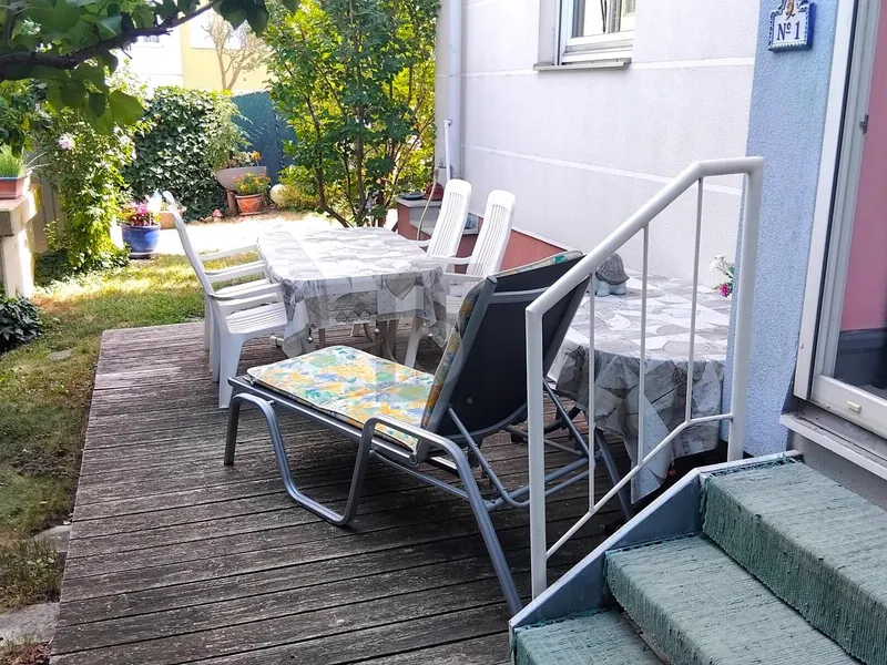 GARTENGENUSS MIT ZWEI TERRASSEN - LOGGIA -  TIEFGARAGENPLATZ