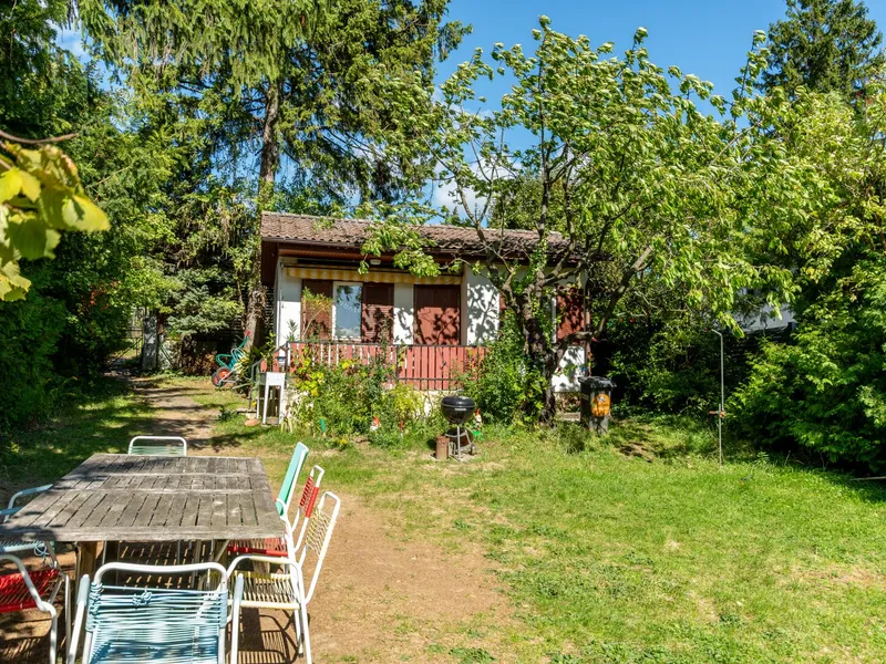 Grünes Paradies am Schafberg in Ruhelage –  Sonniges rund 585 m² großes Grundstück mit herrlichem Ausblick