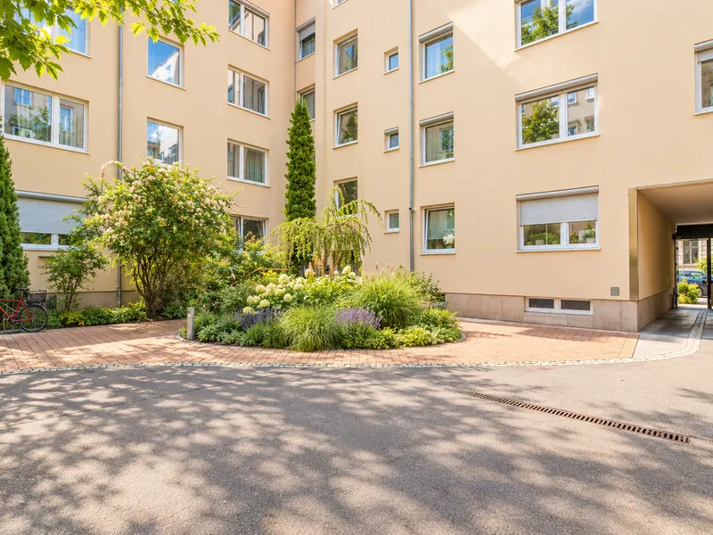 In bester Gesellschaft – um´s Eck von der Döblinger Hauptstraße! Modernisiertes Wohnhaus!