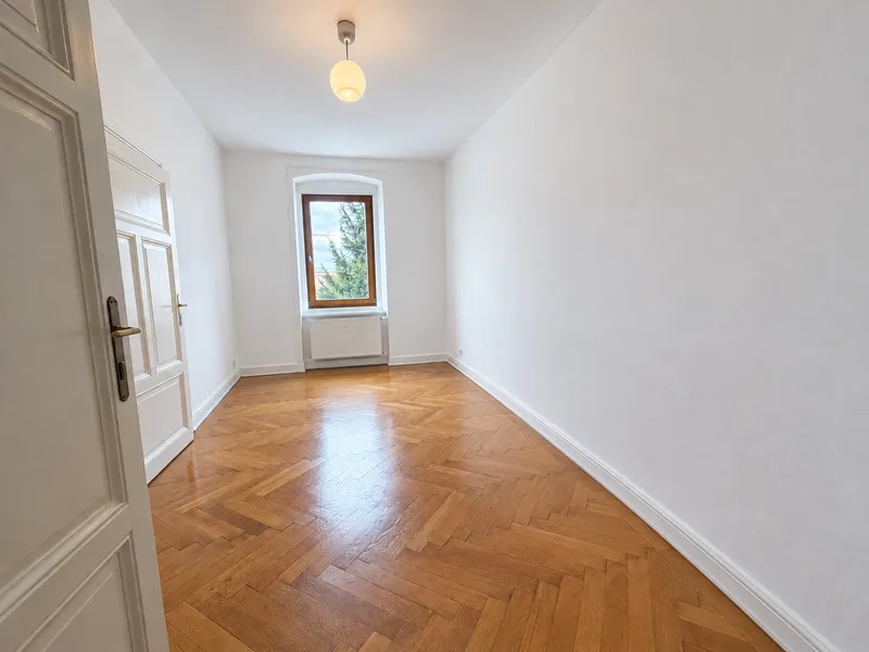 Exklusive Lage: sanierte 3-Zimmer-Altbauwohnung direkt neben der Klinik