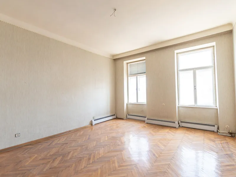 Sanierungsbedürftige Wohnung in wunderschönem Gründerzeithaus nähe U3