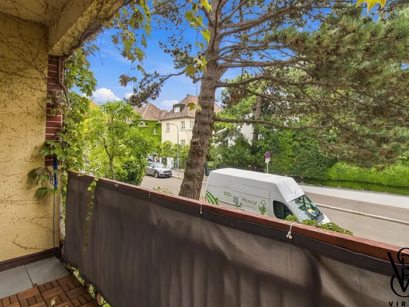 Untersievering: 2-Zimmer-Wohnung mit Loggia ins Grüne und Garagenplatz – zum Renovieren