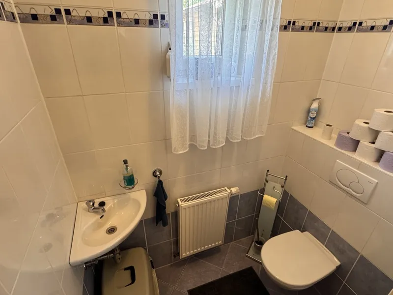 Doppelhaushälfte in Gramatneusiedl – 4 Zimmer, Klimaanlage, Solaranlage, Garten, Terrasse, Stellplatz!