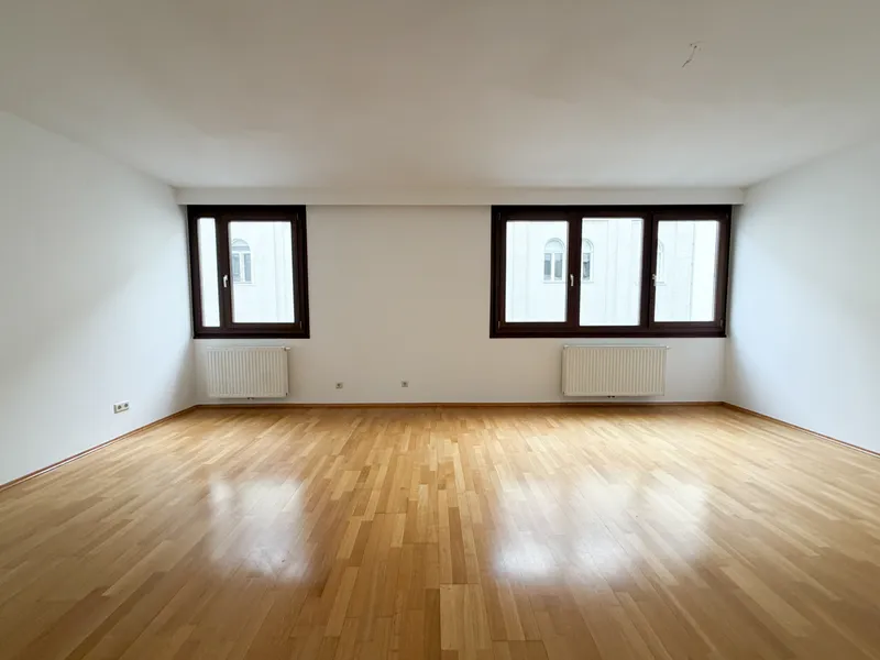 BOTSCHAFTSVIERTEL: HELLE 1-ZIMMER-WOHNUNG MIT SEPARATER KÜCHE NAHE MODENAPARK