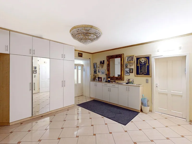 Exklusive Erdgeschoss-Wohnung in Top-Lage Karmelitermarkt - 289m²