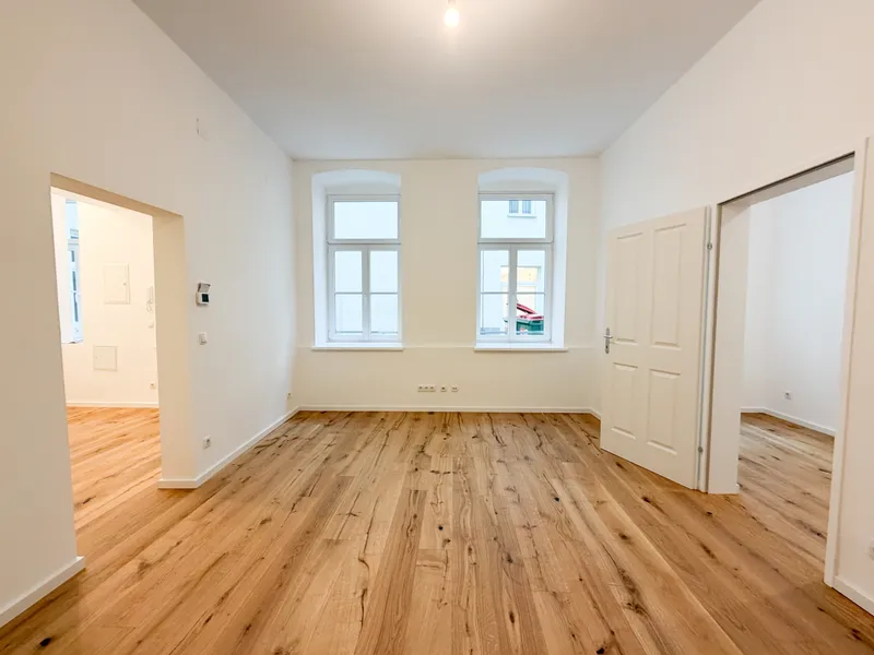 U3 "Hütteldorfer Straße": hofseitige, sanierte Wohnung inkl. 33 m² Lager