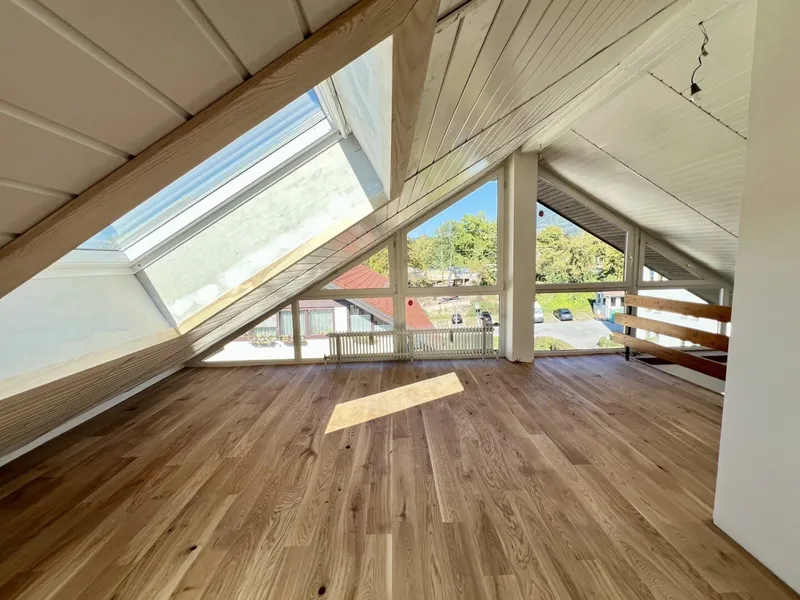 Helle 2-Zi.-Maisonette-Wohnung mit Garage