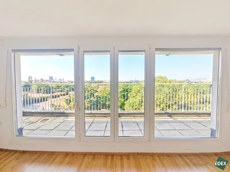 Erstbezug nach Sanierung: Schöne 4-Zimmer-Maisonette-Wohnung mit Balkon und Terrasse!