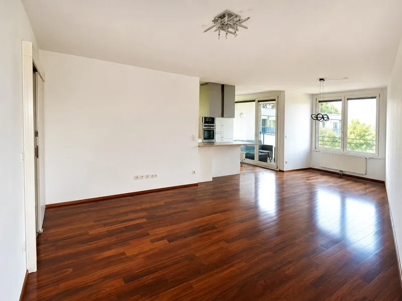 Direkt an der Donau Millennium City Nähe 3 Zimmer Loggiaeigentum