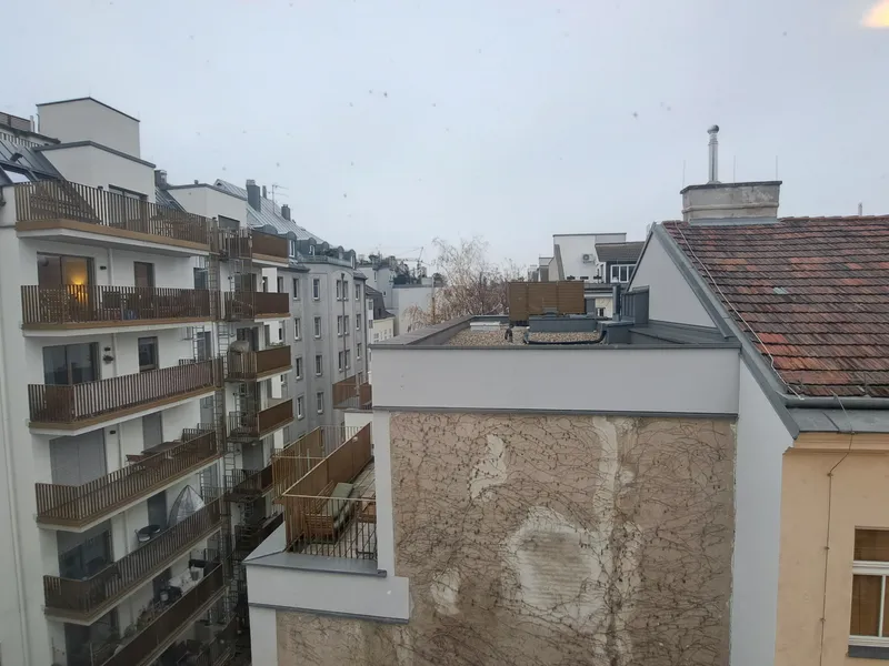Altbau mit hoher Decke & Charakter – 2-Zimmer zum Wohlfühlen