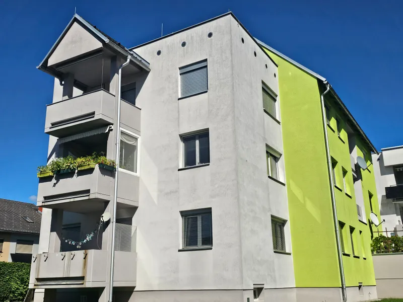 FAMILIENHIT!  4 - Zimmerwohnung mit Loggia und Tiefgaragenplatz in beliebter Lage