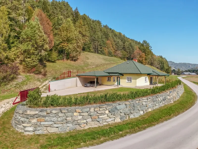 *** Wohnen im Einklang mit der Natur *** charmanter Bungalow in idyllischer Aussichtslage