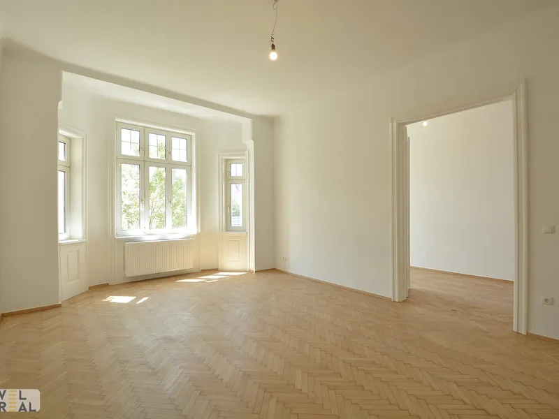 Sanierungsbedürftige, großzügige 4-Zimmer-Wohnung mit Loggia