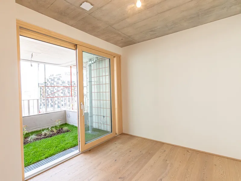 VILLAGE IM DRITTEN | Familienhit mit 4 Zimmern, Balkon und Eigengarten