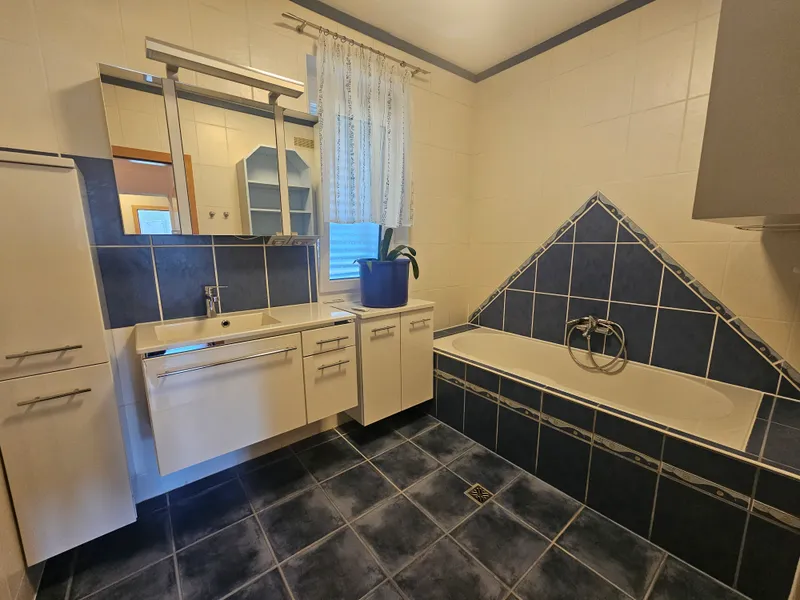 FAMILIENHIT!  4 - Zimmerwohnung mit Loggia und Tiefgaragenplatz in beliebter Lage