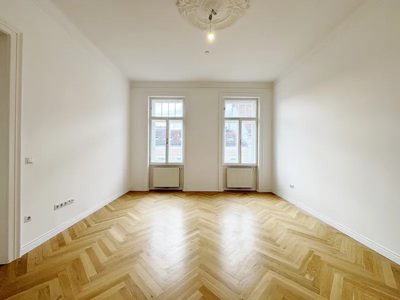 Eleganter Altbau mit modernem Penthouse-Dachausbau