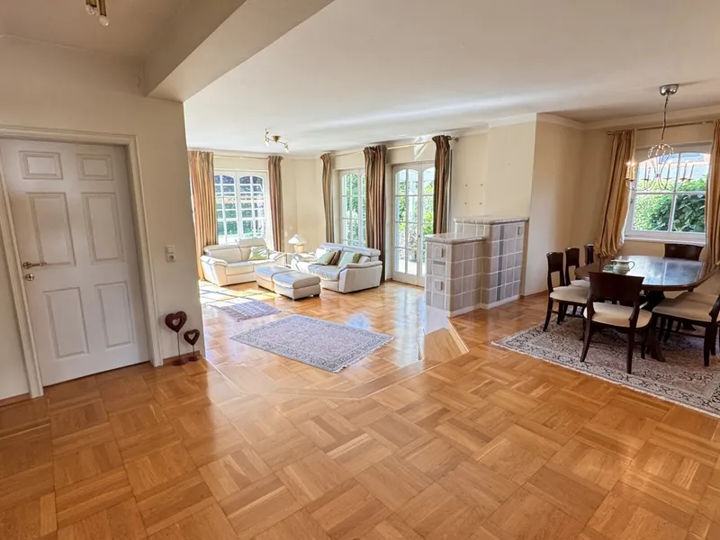 Einfamilienhaus mit Garage, Carport, Pool und Sauna in Bad Fischau-Brunn