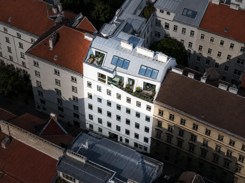 SERVITENVIERTEL - RUHELAGE! SANIERUNGSBEDÜRFTIGE 3 ZIMMER IM 4. LIFTSTOCK!