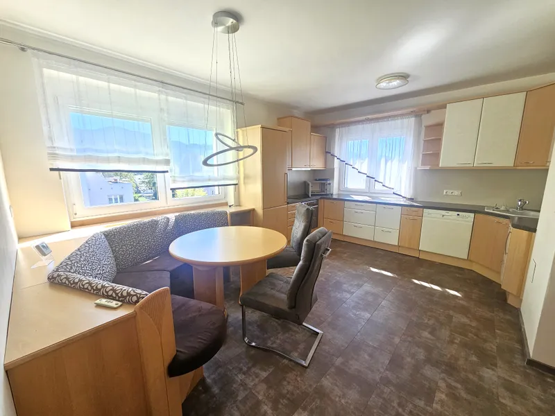 FAMILIENHIT!  4 - Zimmerwohnung mit Loggia und Tiefgaragenplatz in beliebter Lage
