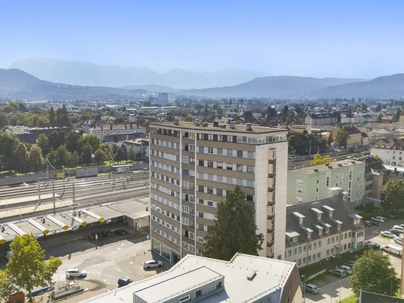 Moderne 3 Zimmerwohnung mit Loggia! Leben am Klagenfurter Hauptbahnhof mit Blick auf den Güterverkehr