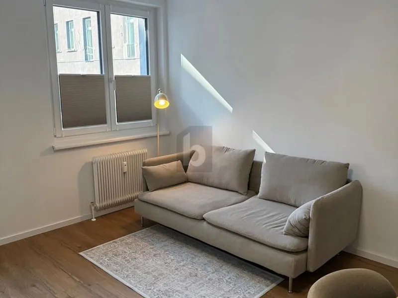 NEUWERTIGE, VOLL MÖBLIERTE WOHNUNG MIT EINBAUKÜCHE ? EINZIEHEN UND WOHLFÜHLEN!