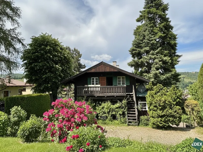 Tirolerhaus auf großem Grundstück und herrlichem Weitblick über die Weinberge
