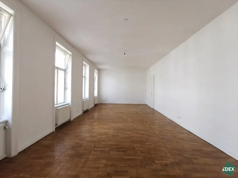 Altbau-Büro direkt am Siebensternplatz