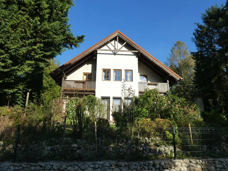 NATURPARADIES: geschmackvolles Einfamilienhaus mit Doppelgarage und großen Garten am Ortsrand gelegen