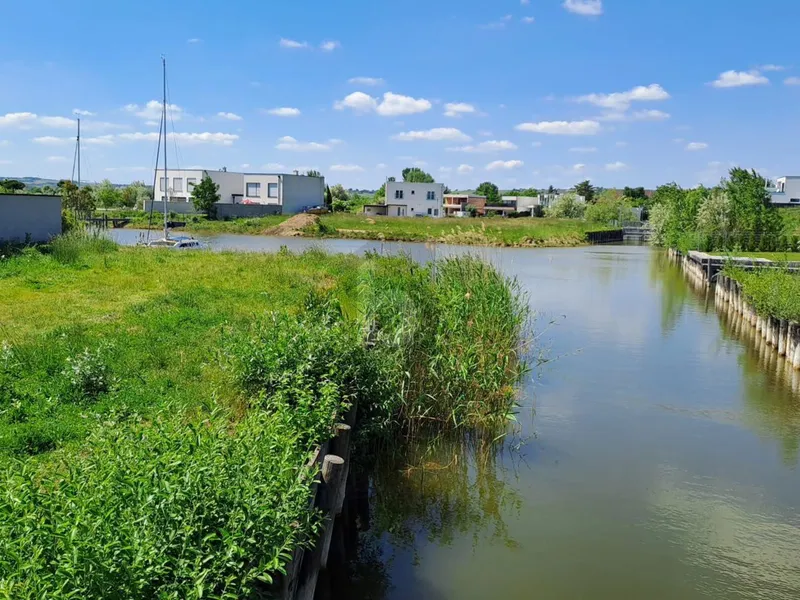 EXKLUSIVES SEEGRUNDSTÜCK MIT PRIVATEM SEEZUGANG IN OGGAU AM NEUSIEDLER SEE