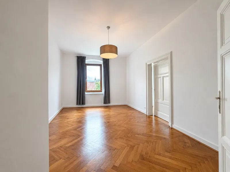 Exklusive Lage: sanierte 3-Zimmer-Altbauwohnung direkt neben der Klinik