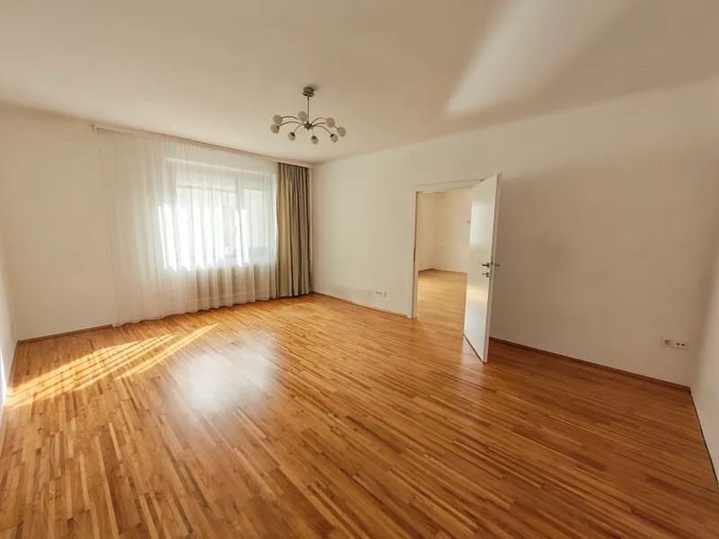 Hochwertig ausgestattete, teilbare Eigentumswohnung mit Einzelgarage