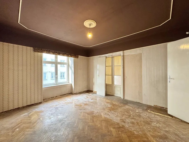 Toplage bei Neubaugasse! Sanierungsbedürftiger 3-Zimmer-Altbau im 2. Stock