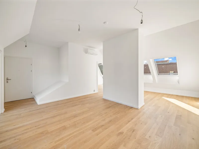 Traumhafte 2- Zimmer  Dachgeschosswohnung mit Balkon!
