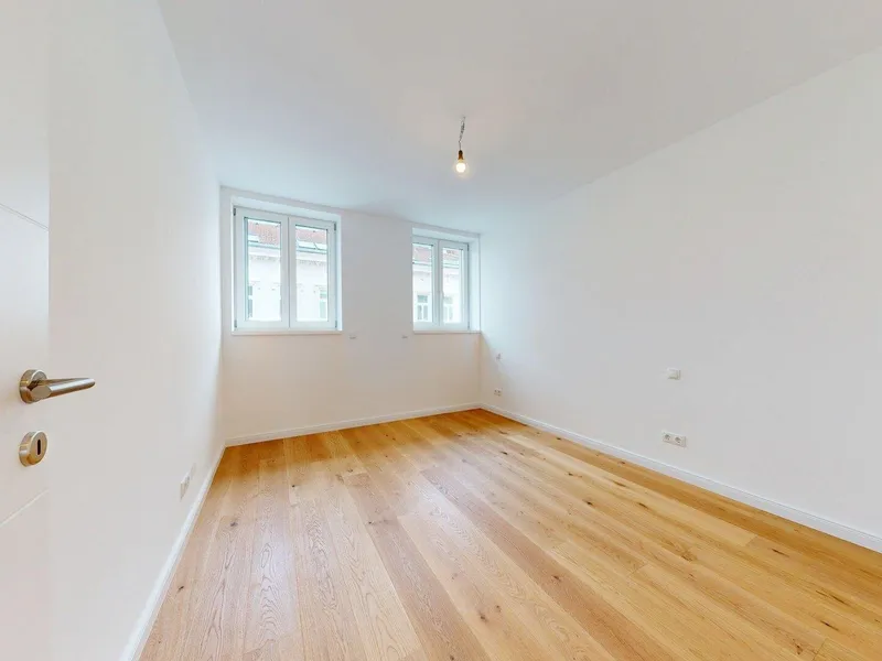 Am Kutschkermarkt | Exklusive 4-Zimmer-Altbauwohnung mit rund 14 m² großer Terrasse und Grünfläche