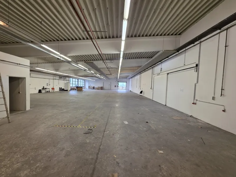 Lager- & Produktionshalle ca. 640 m² | 6 m Höhe | Rampe | 24/7-Zufahrt – Markt Piesting
