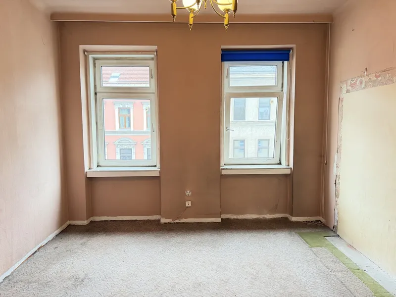 Sanierungsobjekt mit Potenzial! 2-Zimmer-Altbauwohnung nahe U1 & S-Bahn