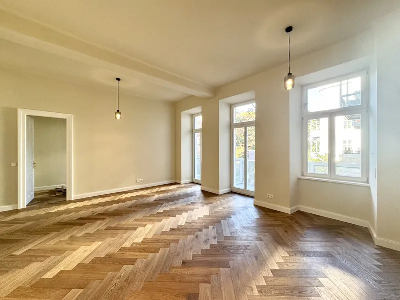BALKON über 4 Fenster mit über 14 qm! Generalsanierter Altbau beim Belvedere mit 2 Bädern!