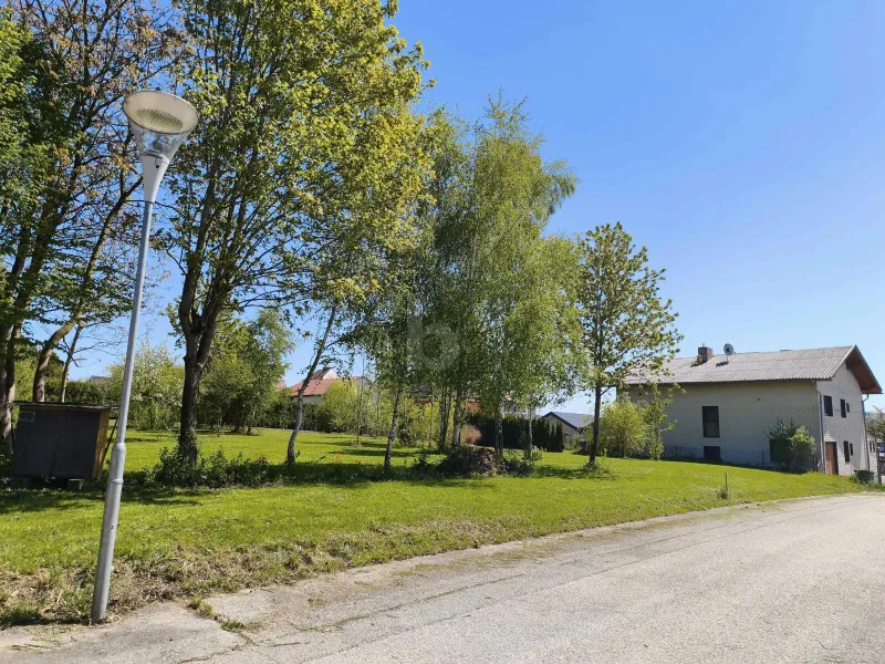 RARITÄT FÜR BAUTRÄGER 2.491 M² GESAMTFLÄCHE, VOLL AUFGESCHLOSSEN KEIN BAUZWANG