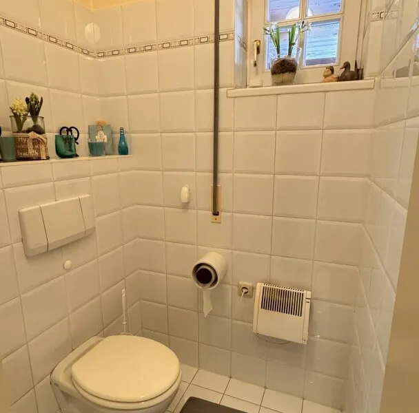 Einfamilienhaus mit Garage, Carport, Pool und Sauna in Bad Fischau-Brunn