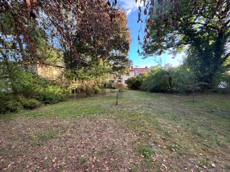 SELTENES JUWEL - AUßERGEWÖHNLICHES ANWESEN MIT PARKÄHNLICHEM GARTEN, HALLENBAD UND VIEL PRIVATSPHÄRE