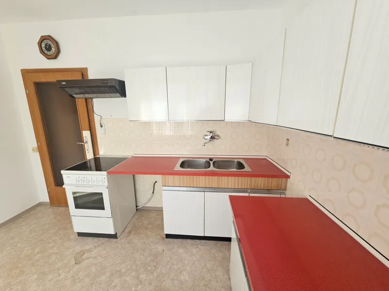 Perfekte Single- und Seniorenwohnung! Barrierefreie zugängige 1 - Zimmer Wohnung mit Loggia in attraktiver Siedlungslage 