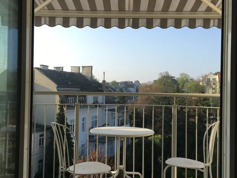 2 Zimmer DG Wohnung  mit Balkon in Döbling