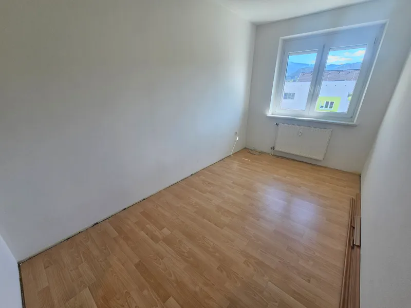 FAMILIENHIT!  4 - Zimmerwohnung mit Loggia und Tiefgaragenplatz in beliebter Lage
