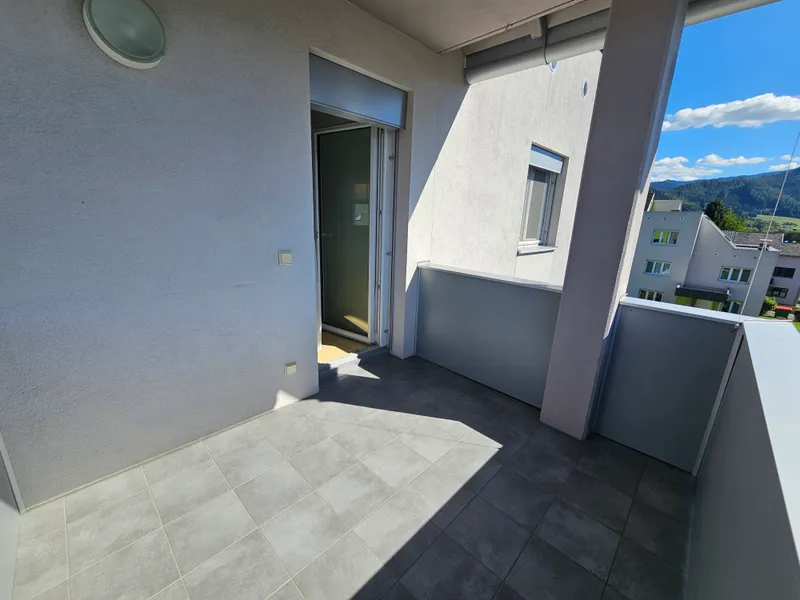 FAMILIENHIT!  4 - Zimmerwohnung mit Loggia und Tiefgaragenplatz in beliebter Lage