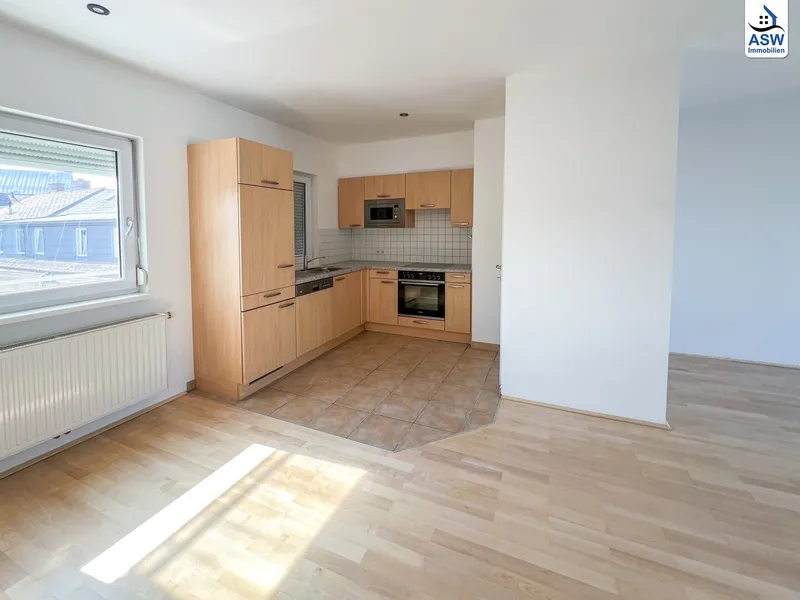 Perfekt geschnittene 3-Zimmer-Dachgeschosswohnung mit Küche und großzügigem Balkon in den Innenhof