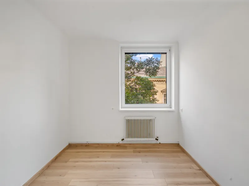 In bester Gesellschaft – um´s Eck von der Döblinger Hauptstraße! Modernisiertes Wohnhaus!